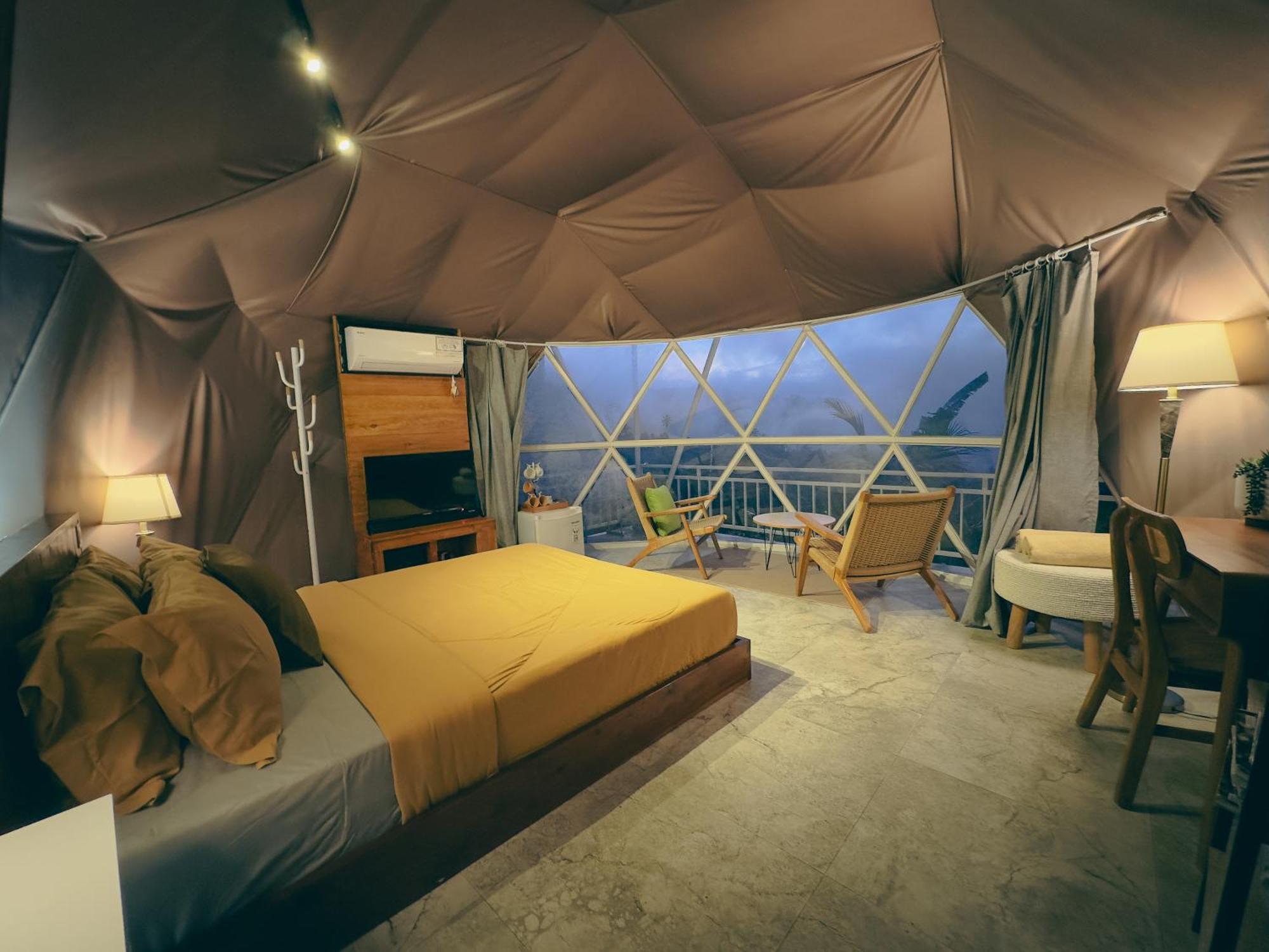 Moondock Luxury Camp *