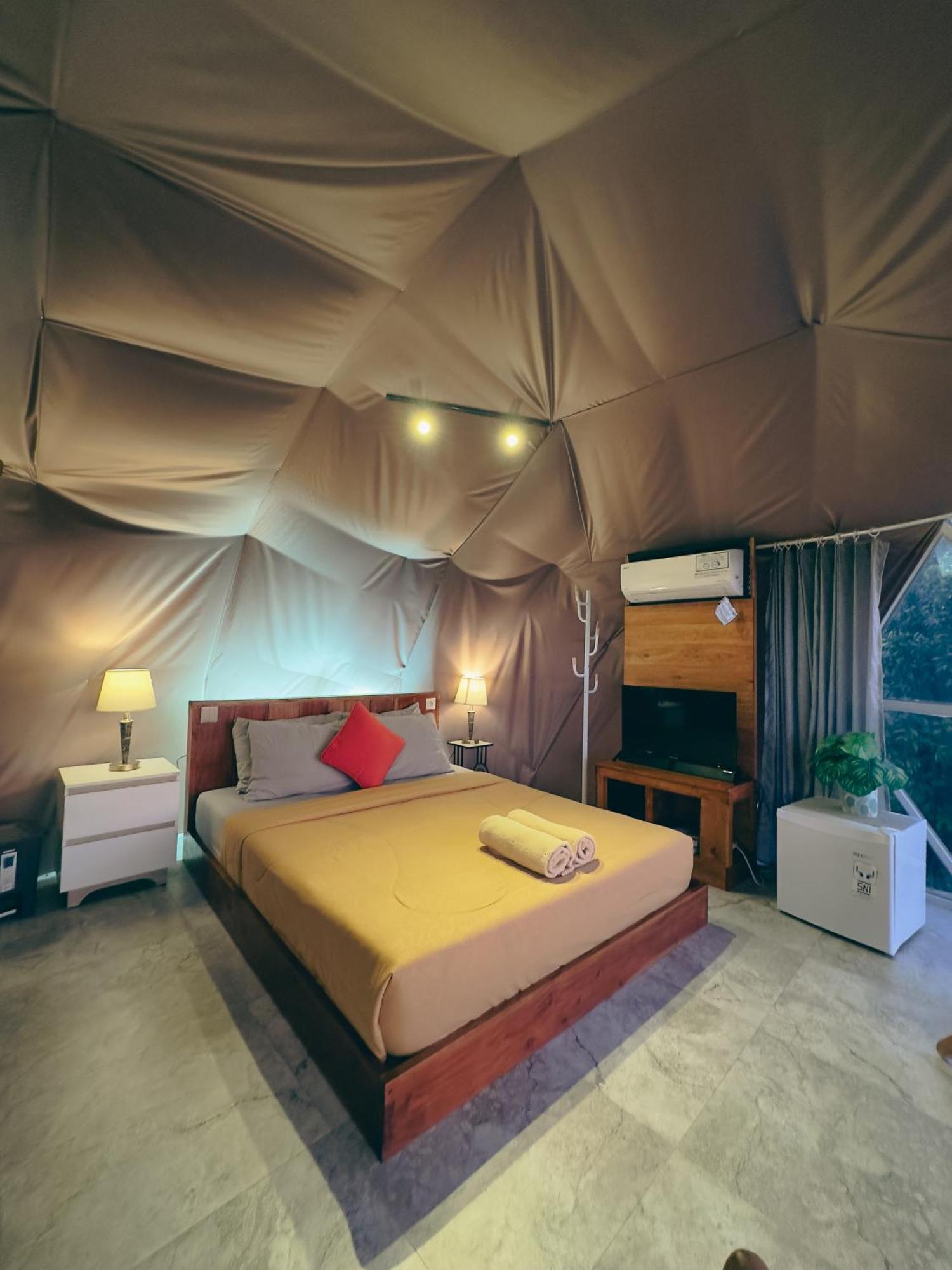 Moondock Luxury Camp *